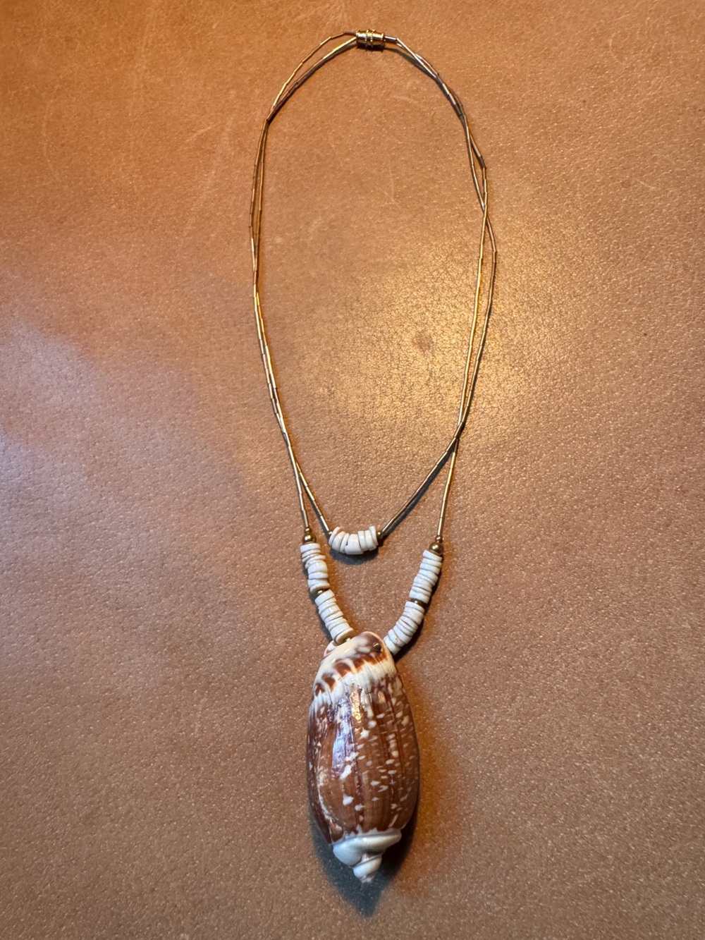 Vintage 70s Shell Pendant Necklace two tier w beads layered gold brown shell 🐚